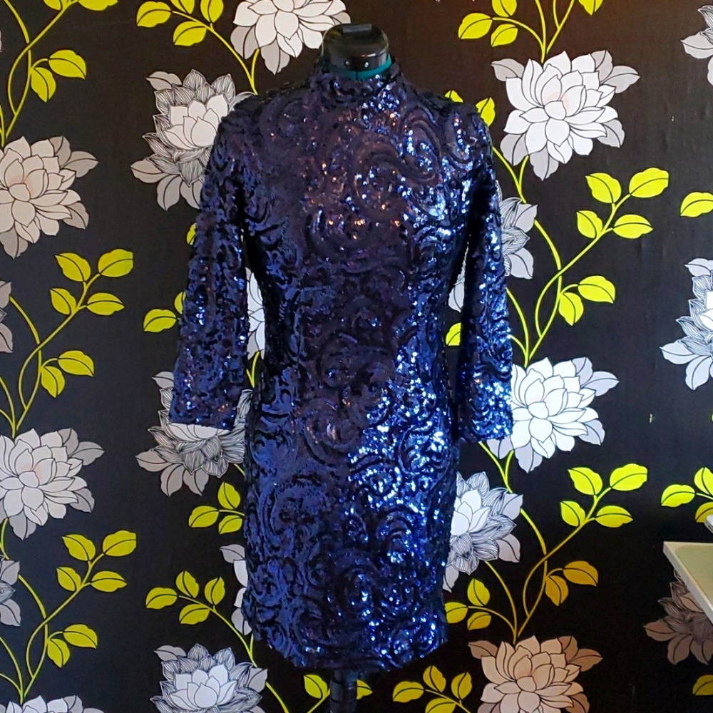 Woman formal dress by minuet size small in navy blue.